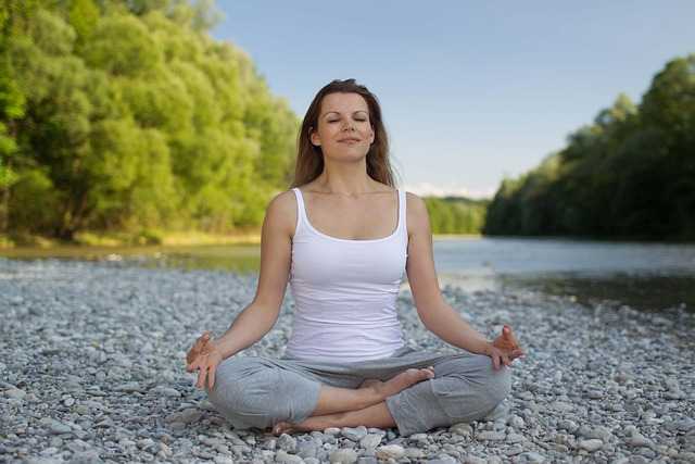 Dinamik Meditasyon: Vinyasa Yoga’nın Zihinsel Huzur Getirici Etkileri
